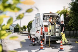 Kranservice mit Schalengreifer für Sand und Kies